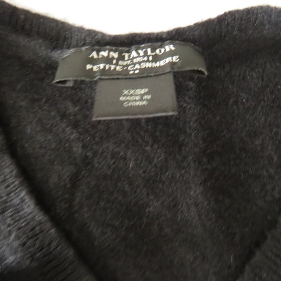 100% Cashmere Ann Taylor Sweater - Picture 2 of 2